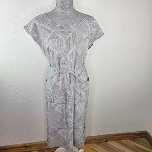 Erin MacLeod | Shift Dress With Pockets